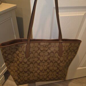 Brand New Coach Sig City Tote